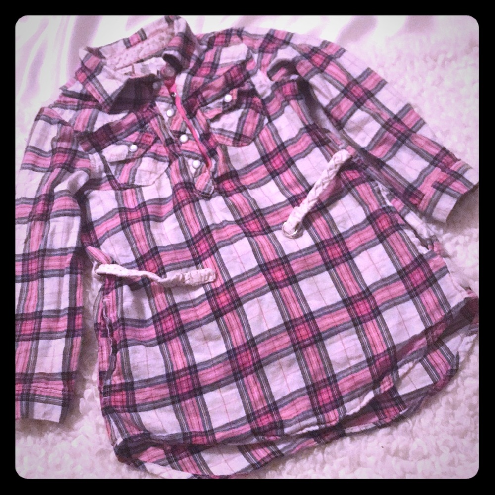 BEAUTIFUL BUTTON DOWN SHIRT!!!💕💕